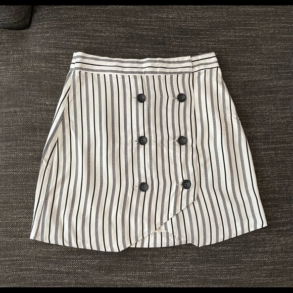 🌟BCBG GENERATION STRIPE SKIRT🌟 - Picture 3 of 4